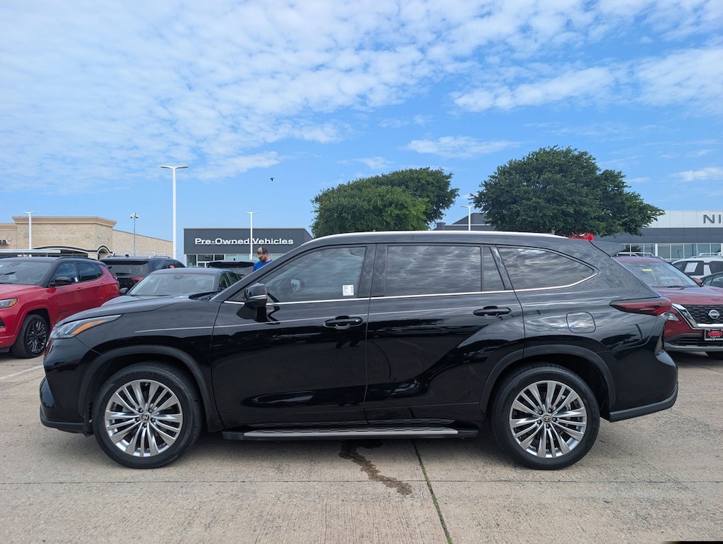 Used 2024 Toyota Highlander Platinum SUV