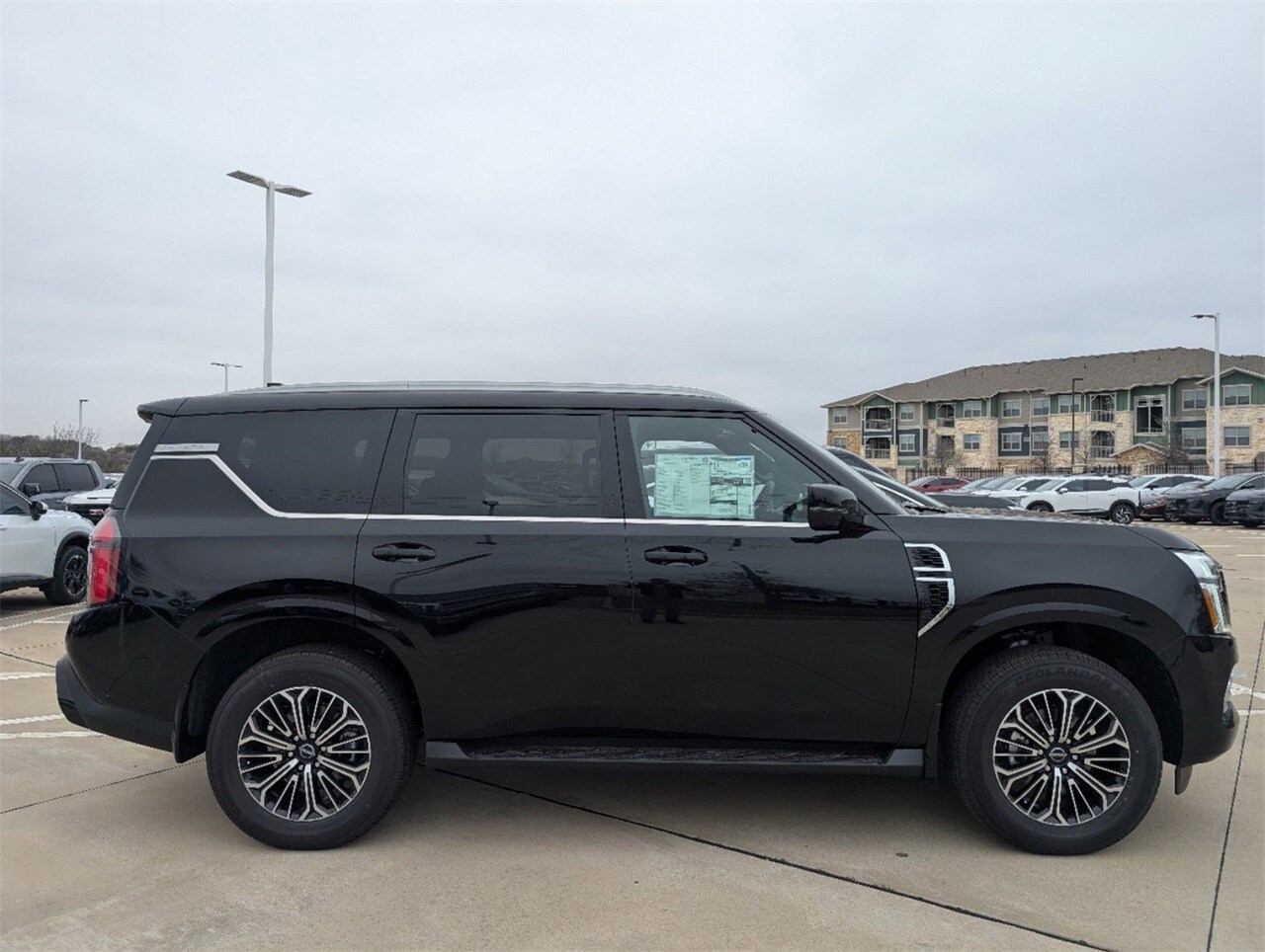 2025 Nissan Armada SL photo 3