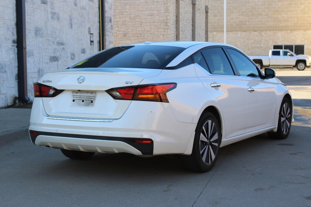 Used 2021 Nissan Altima 2.5 SV Sedan