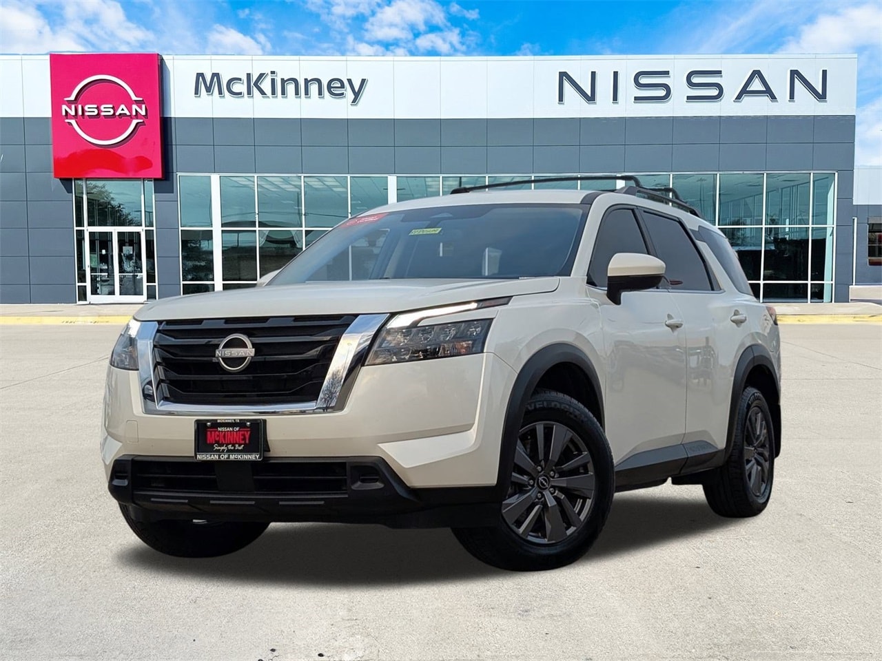 2024 Nissan Pathfinder SV's photo