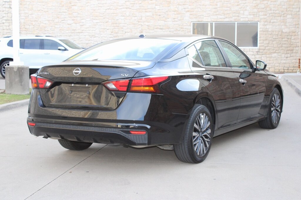 Used 2023 Nissan Altima 2.5 SV Sedan