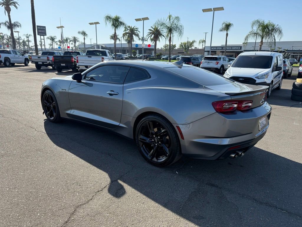 2021 Chevrolet Camaro LT1 photo 3