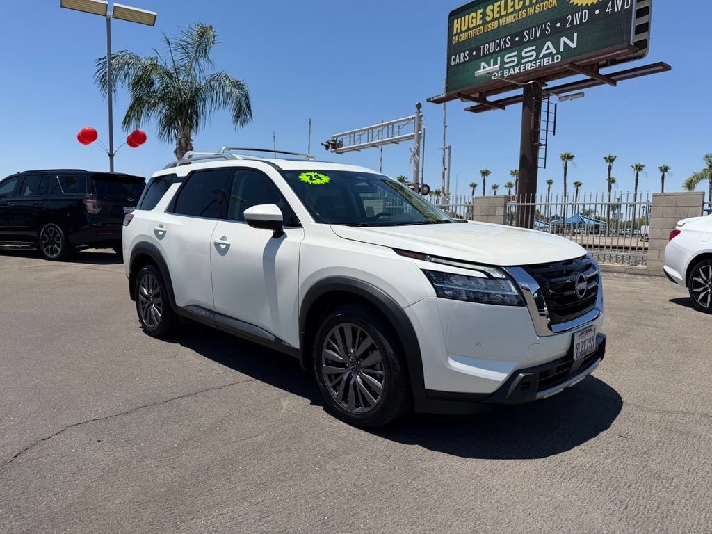 2024 Nissan Pathfinder SL 2WD's photo