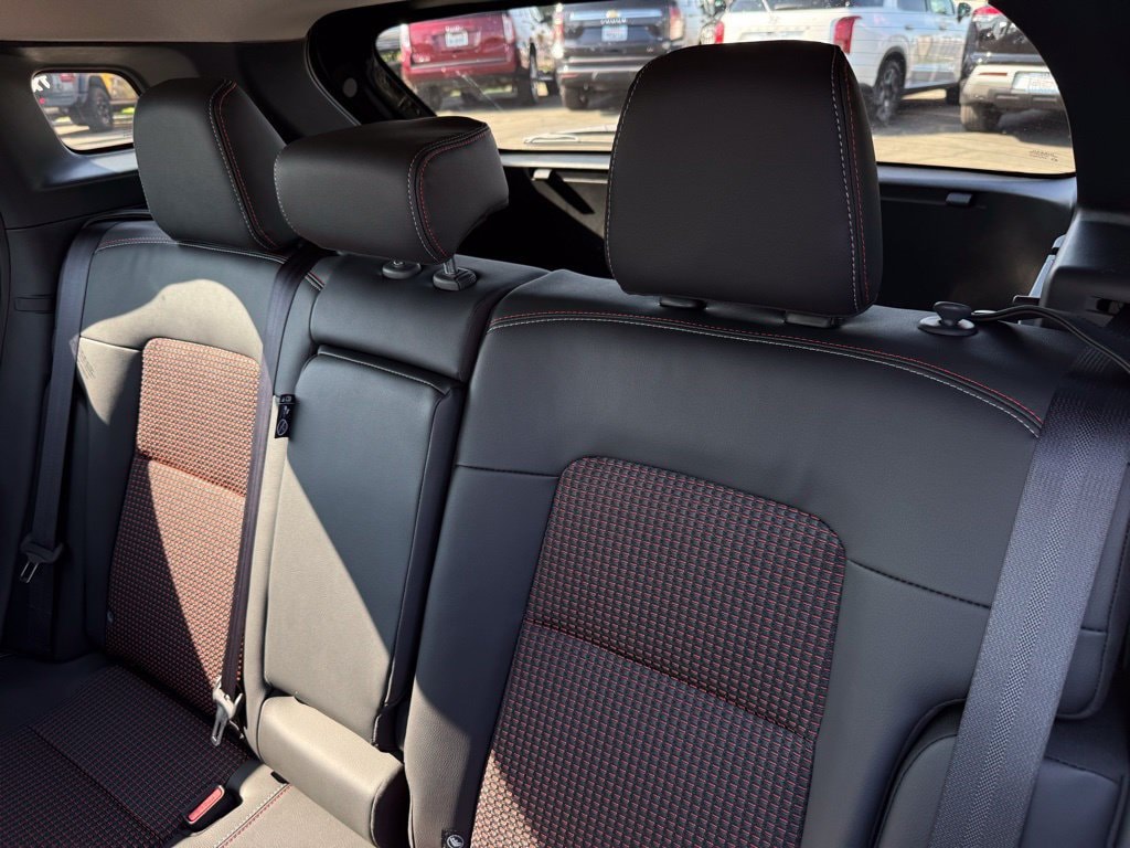 2026 Nissan KICKS SR - Photo 10