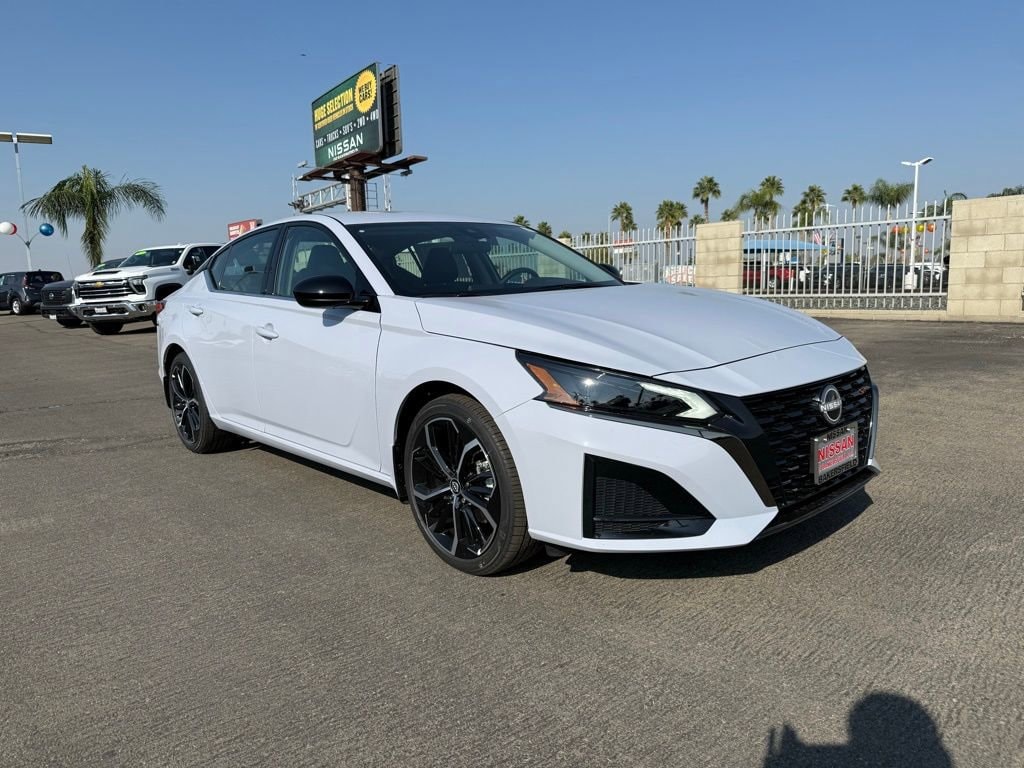 2025 Nissan Altima SR's photo