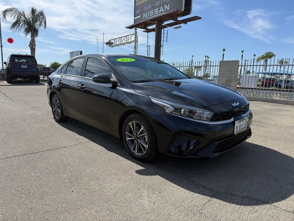 2024 Kia Forte LXS AT's photo