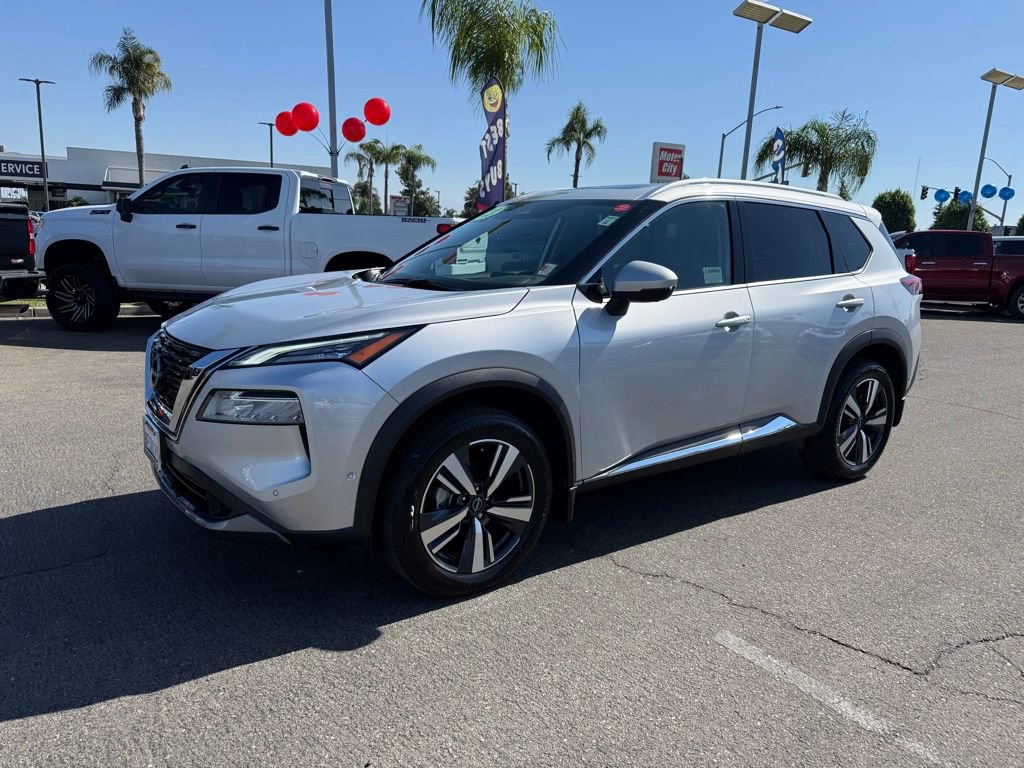 2023 Nissan Rogue SL photo 2
