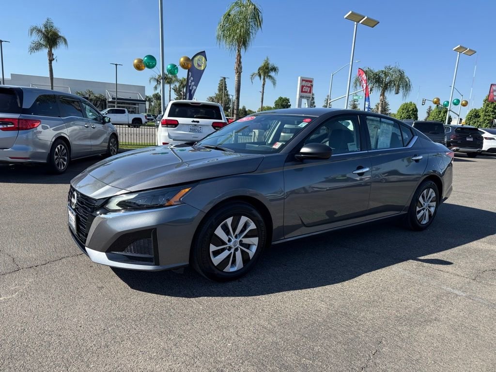 2025 Nissan Altima S photo 2