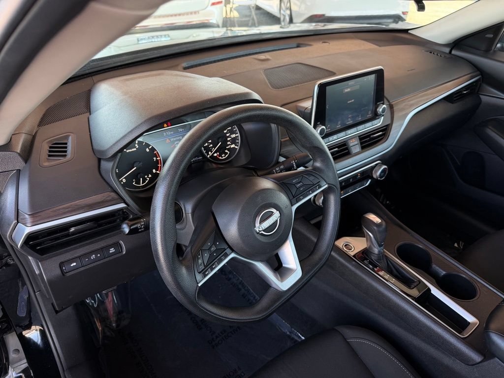 2025 Nissan Altima SV - Photo 17