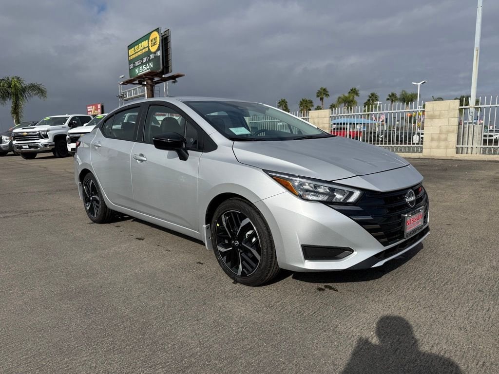 2025 Nissan Versa Sedan SR's photo