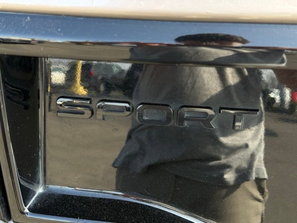 2022 Land Rover Discovery Sport SE R-Dynamic photo 3