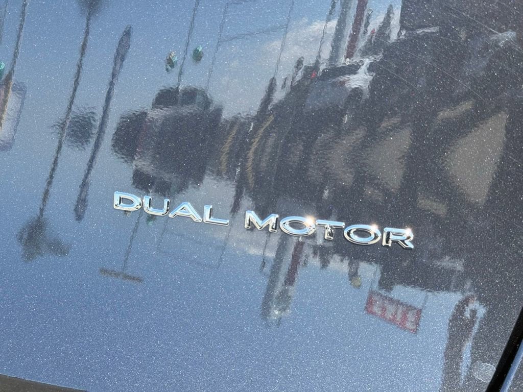 2024 Tesla Model Y Long Range photo 3