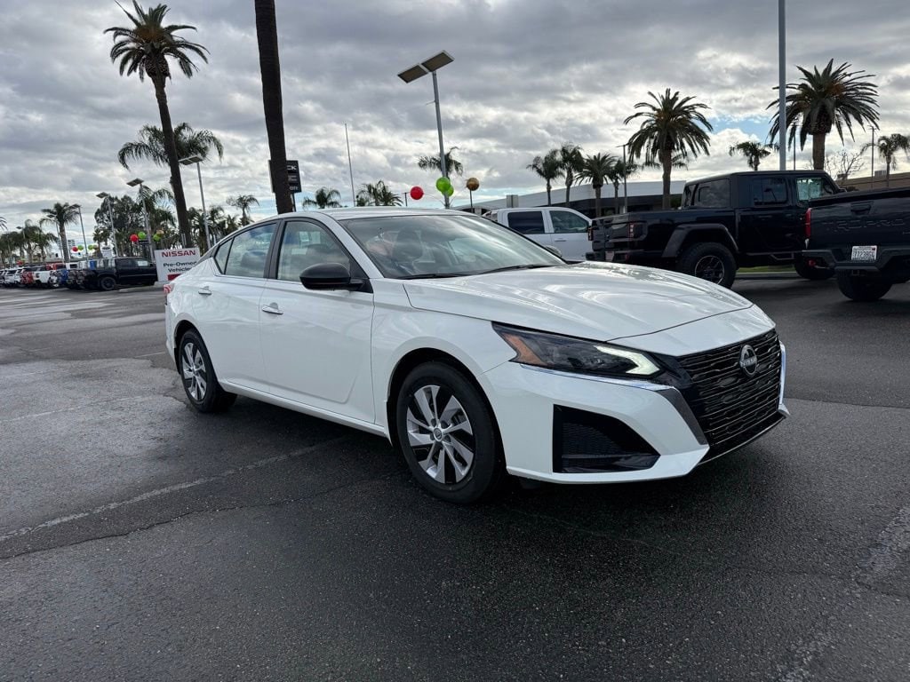 2025 Nissan Altima S's photo