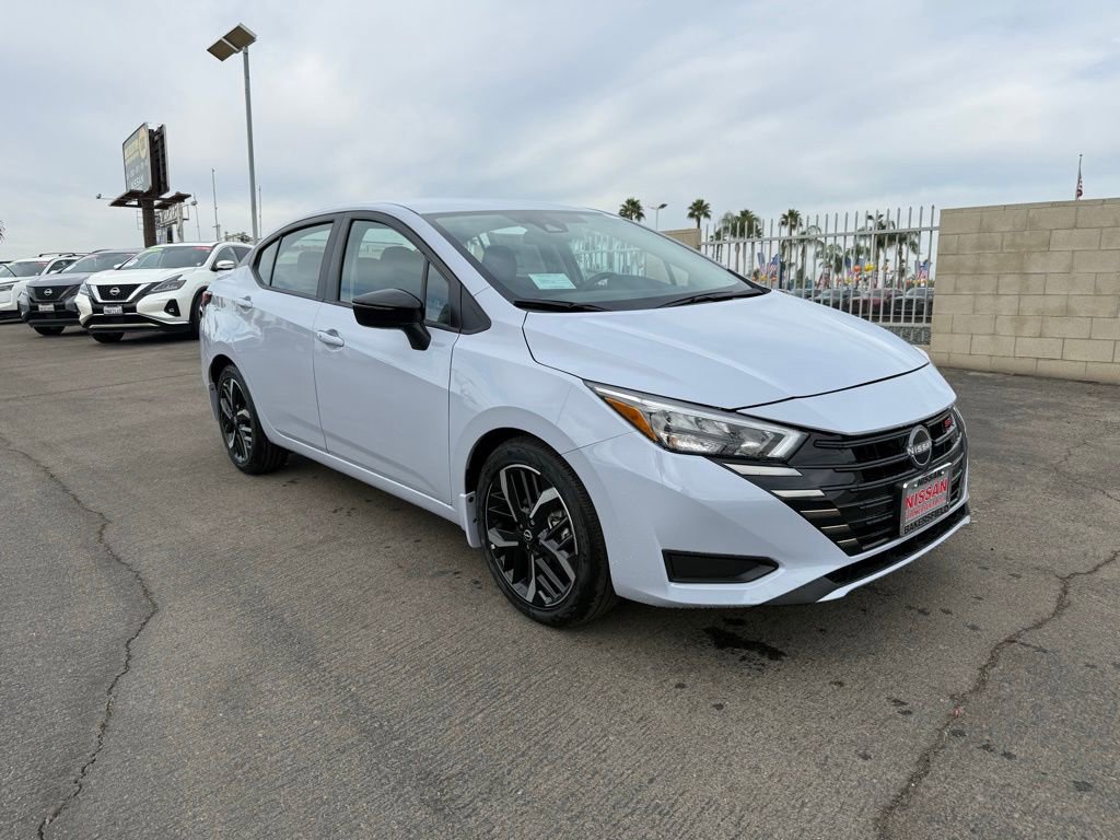 2025 Nissan Versa Sedan SR's photo