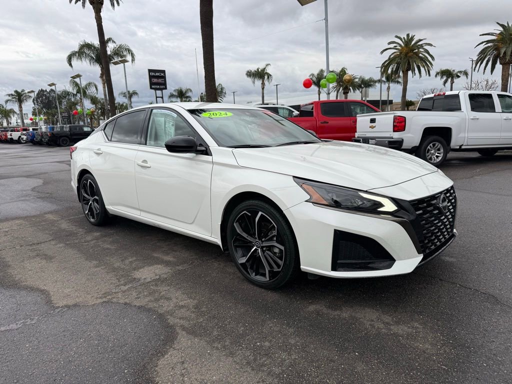 2024 Nissan Altima SR's photo