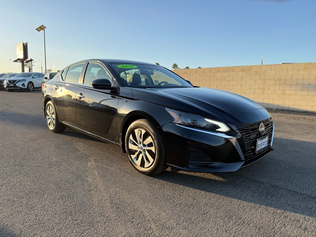 2025 Nissan Altima S's photo