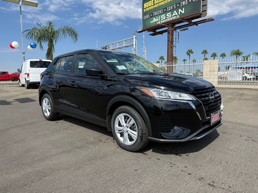 2025 Nissan KICKS PLAY Base's photo