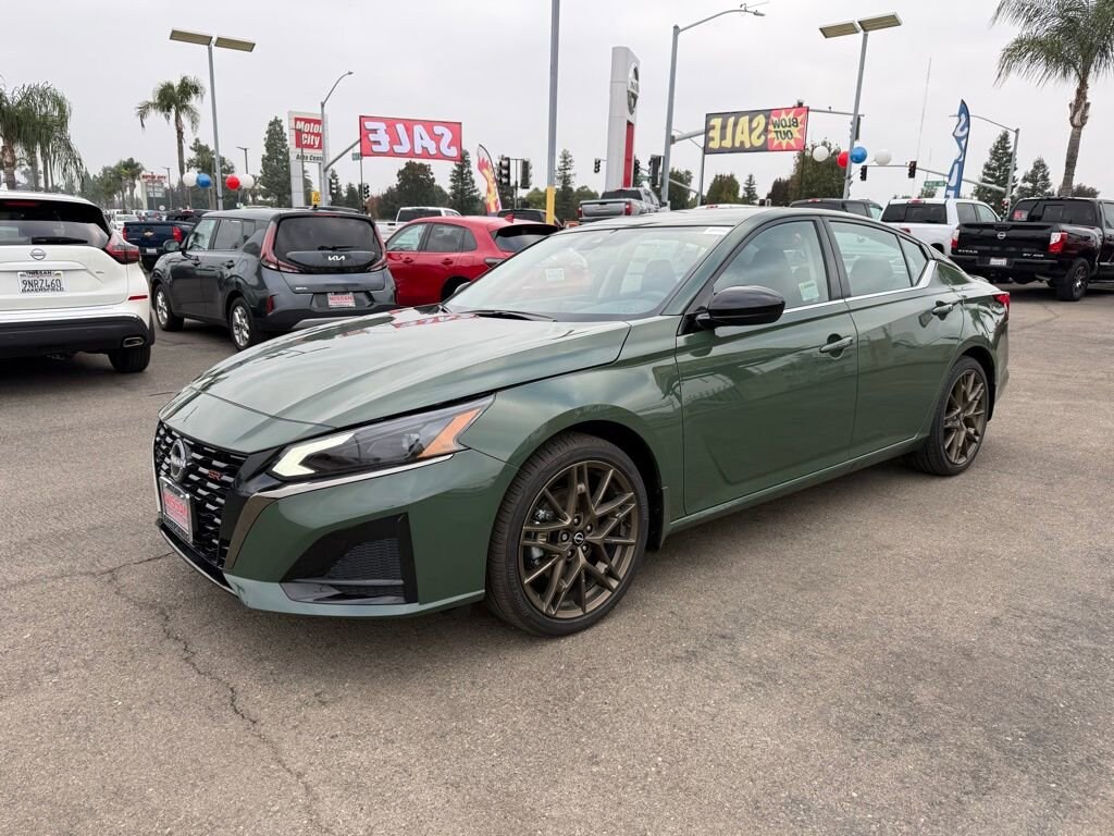 New 2025 Nissan Altima SR SR FWD