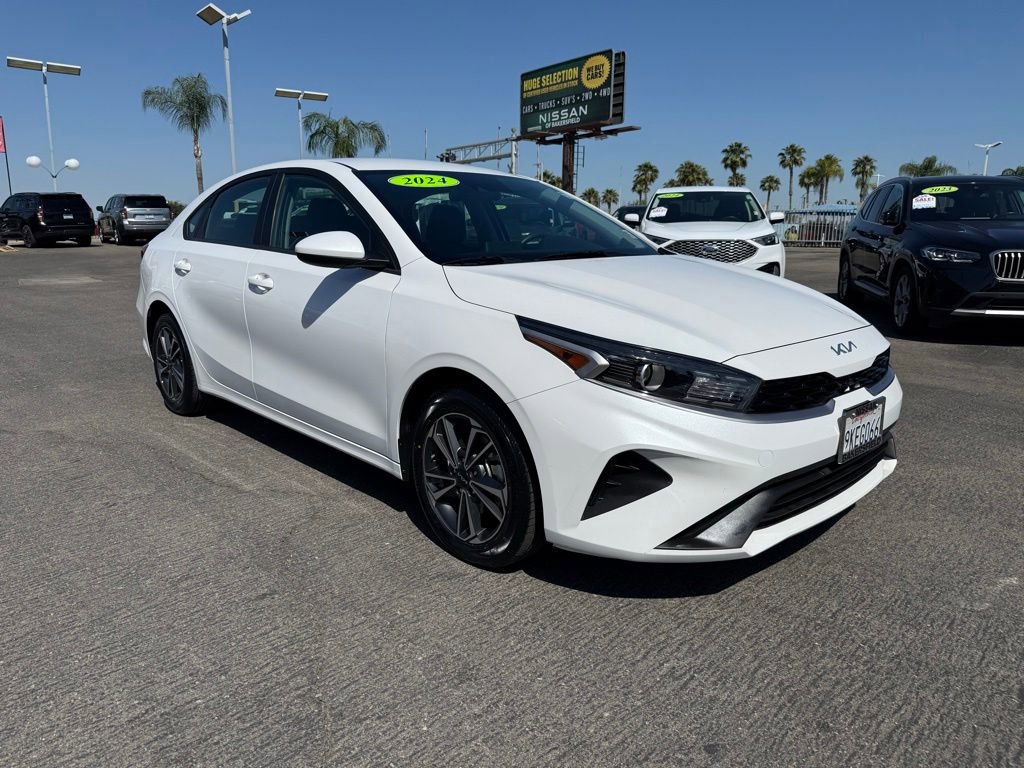 2024 Kia Forte LXS AT's photo