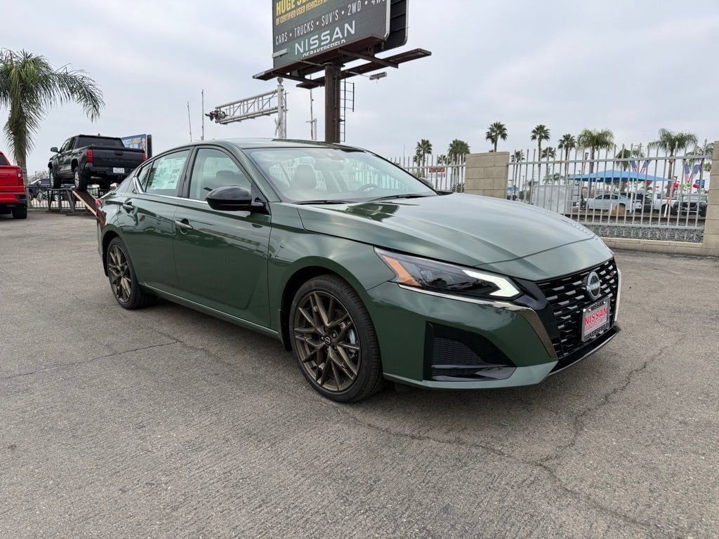 2025 Nissan Altima SR's photo