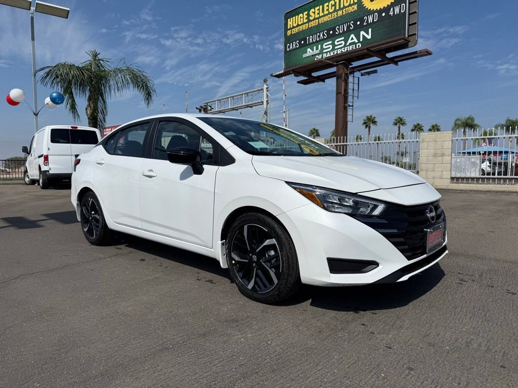 2025 Nissan Versa Sedan SR's photo