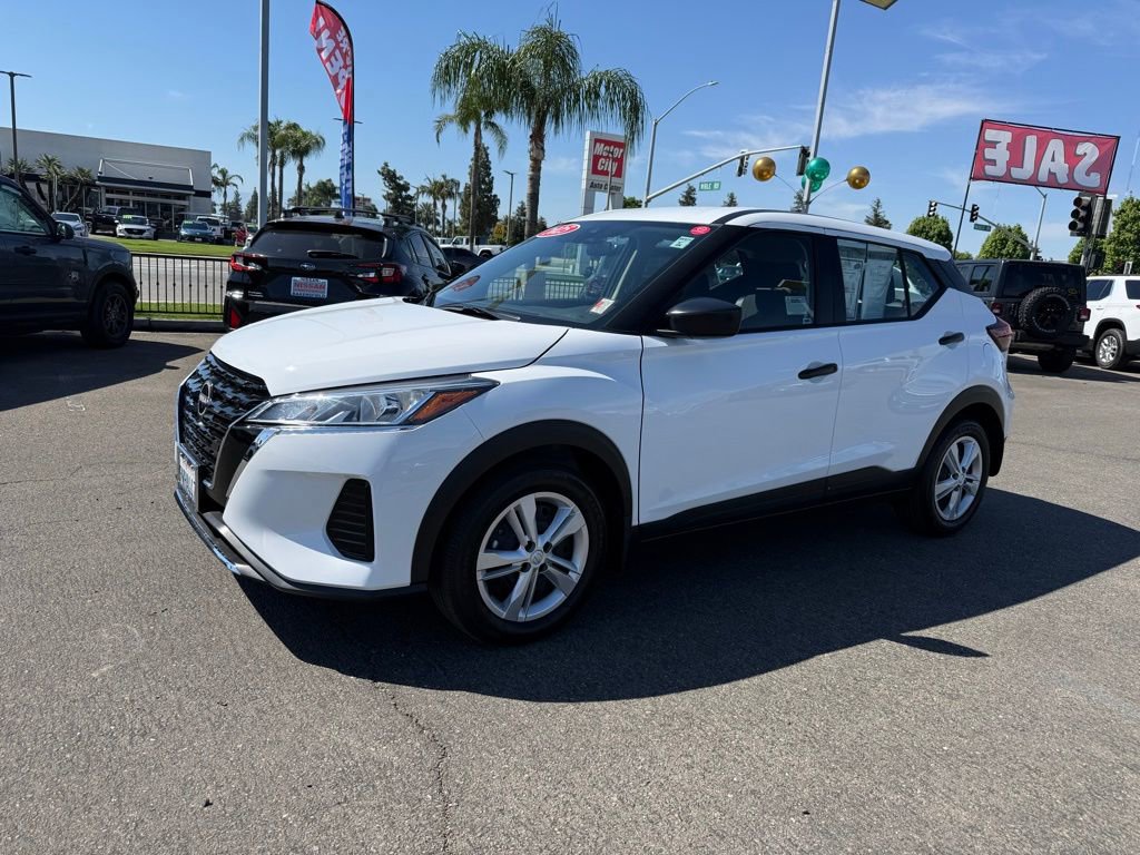 2025 Nissan Kicks Play S photo 2