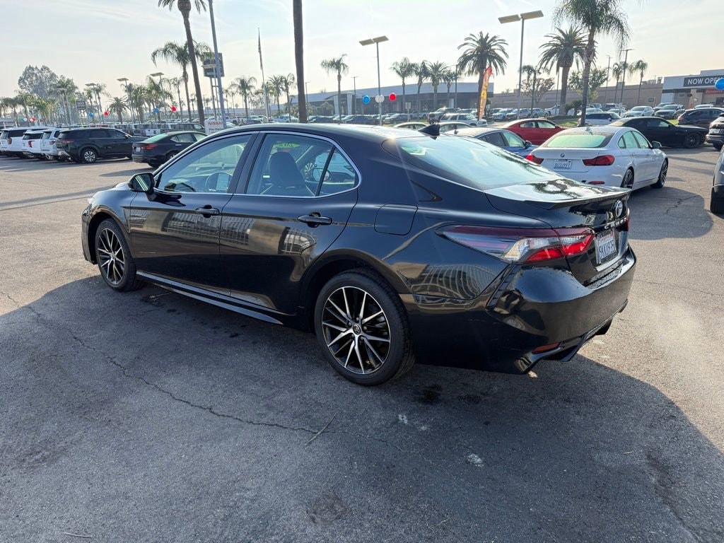 Used 2024 Toyota Camry SE SE Auto