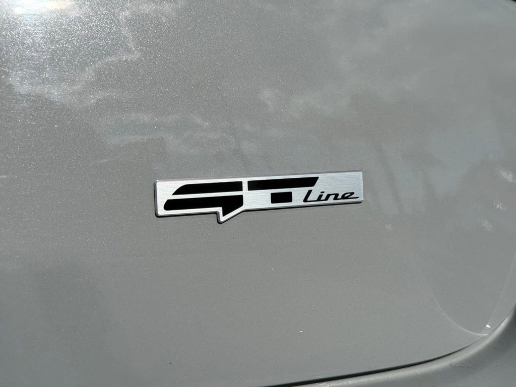 2025 Kia K5 GT-Line photo 3