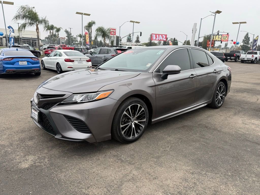 2019 Toyota Camry SE XLE photo 3