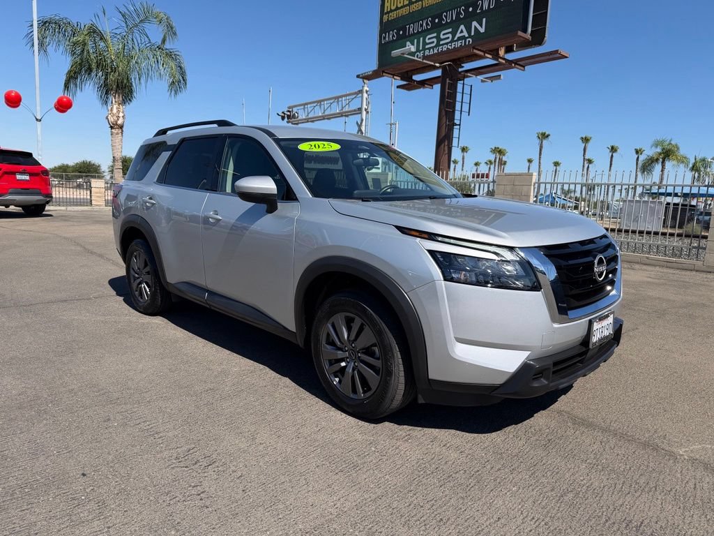 2025 Nissan Pathfinder SV 2WD's photo