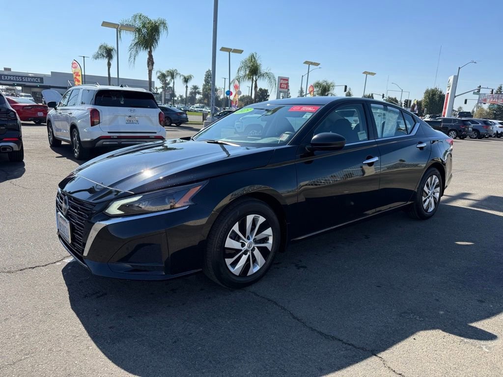 2025 Nissan Altima S photo 2
