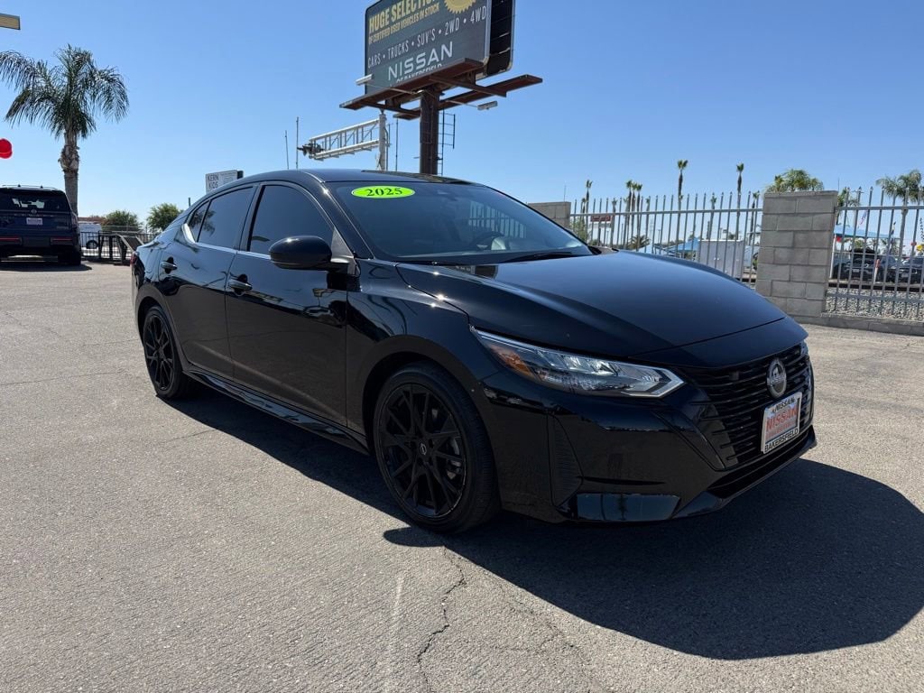 2025 Nissan Sentra SR CVT's photo
