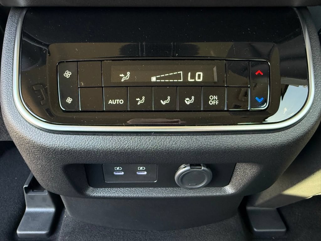 2026 Nissan Armada SV - Photo 11
