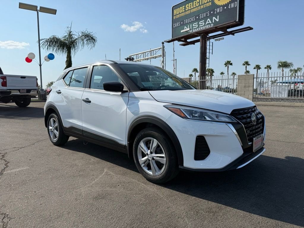 2025 Nissan KICKS PLAY Base's photo