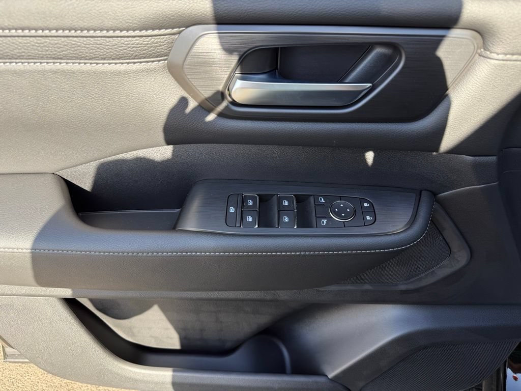 2026 Nissan Armada SV - Photo 18