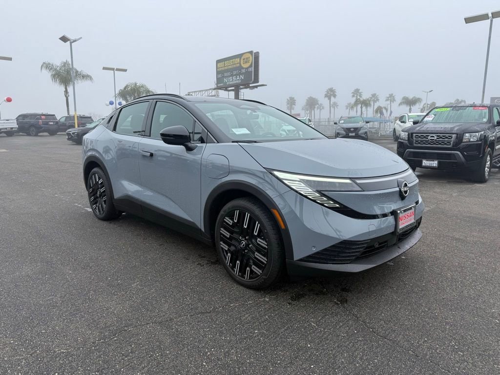 2026 Nissan Leaf Platinum+'s photo