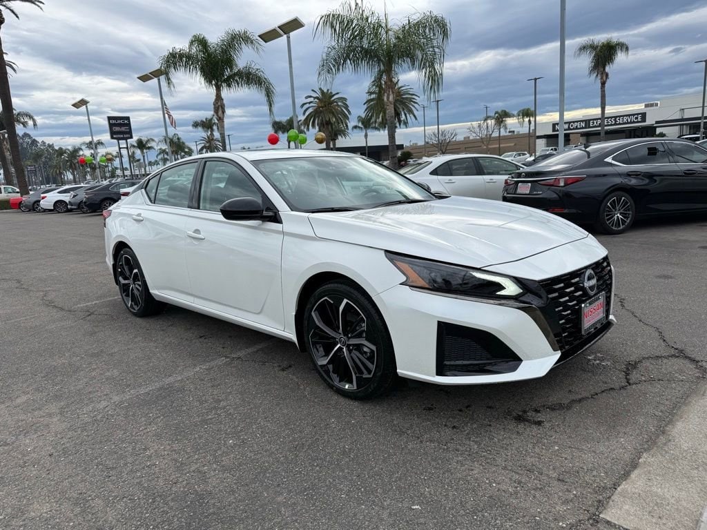 2025 Nissan Altima SR FWD 