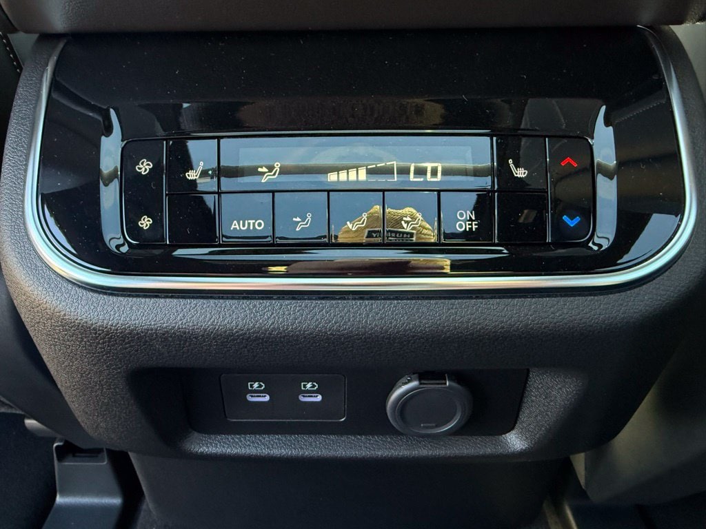 2025 Nissan Armada Platinum Reserve - Photo 12