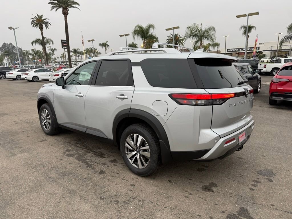 New 2025 Nissan Pathfinder SL SL 4WD