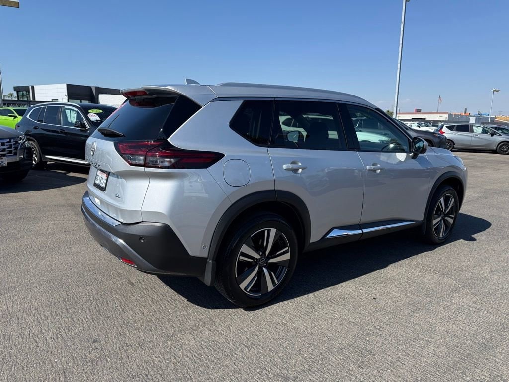 2023 Nissan Rogue SL photo 5