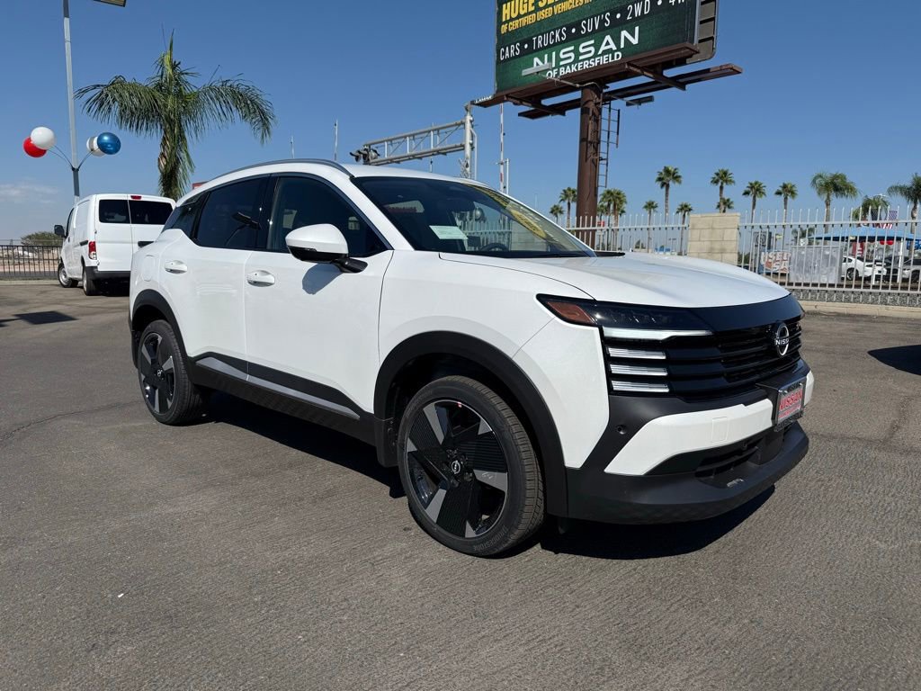 2025 Nissan Kicks SR's photo