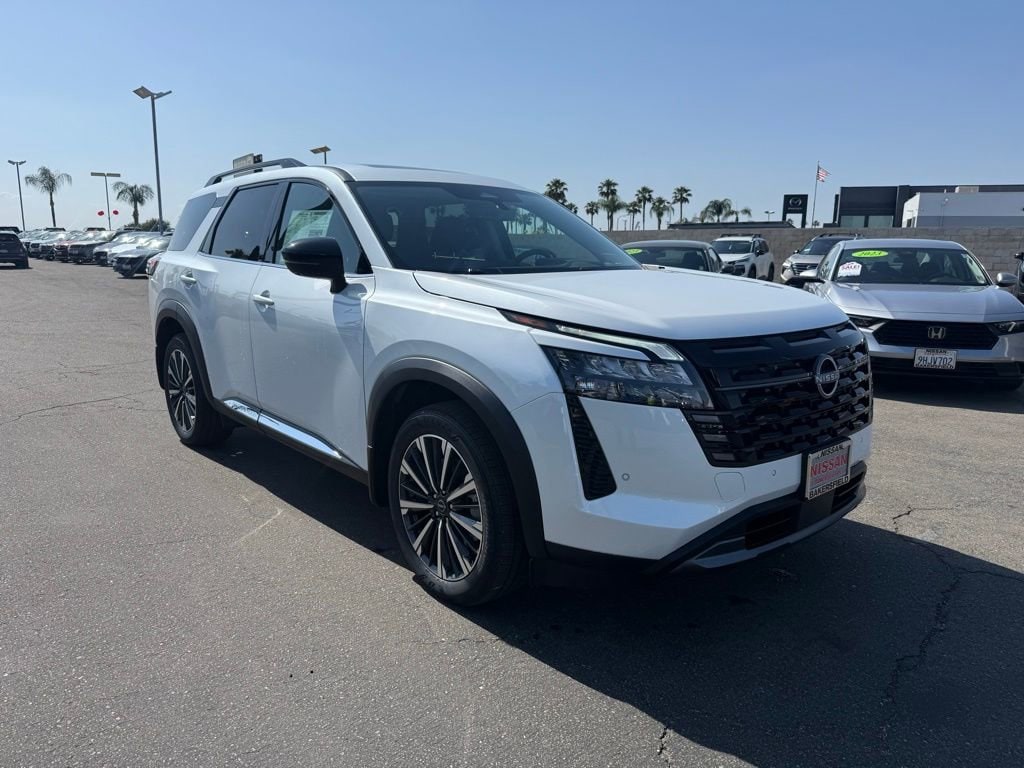2026 Nissan Pathfinder Platinum 4WD's photo