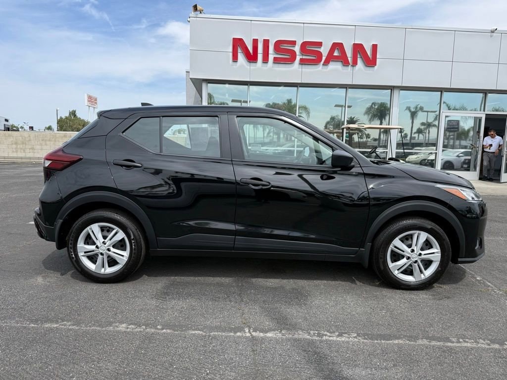 2025 Nissan Kicks Play S photo 6