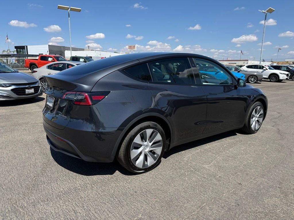 2024 Tesla Model Y Long Range photo 5