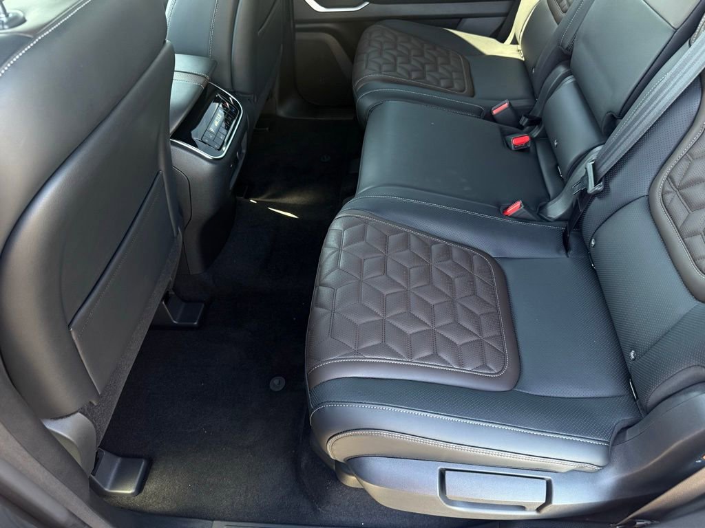 2025 Nissan Armada Platinum Reserve - Photo 11