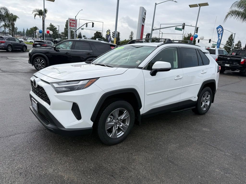 2025 Toyota RAV4 Hybrid LE photo 2