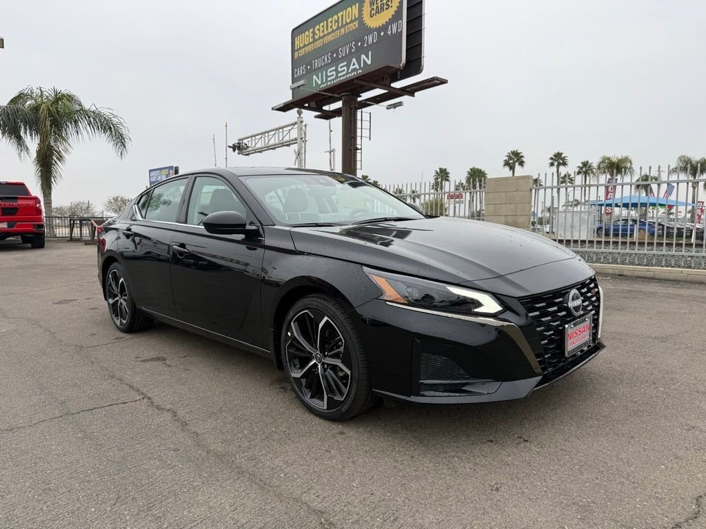 2025 Nissan Altima SR's photo