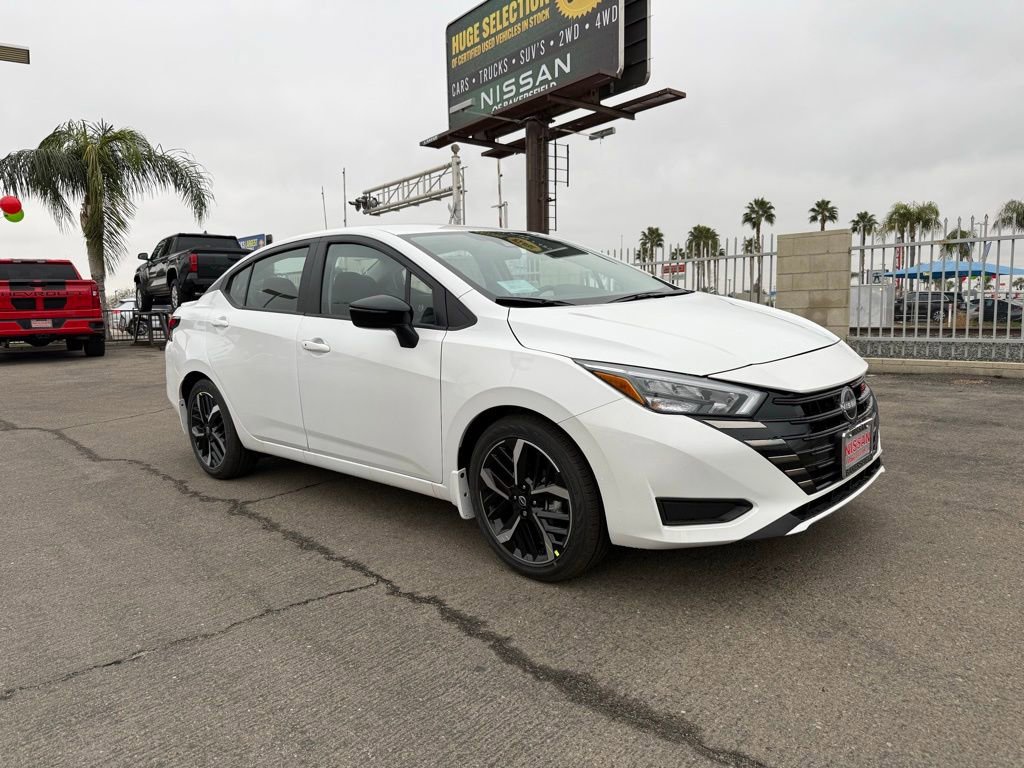 2025 Nissan Versa Sedan SR's photo