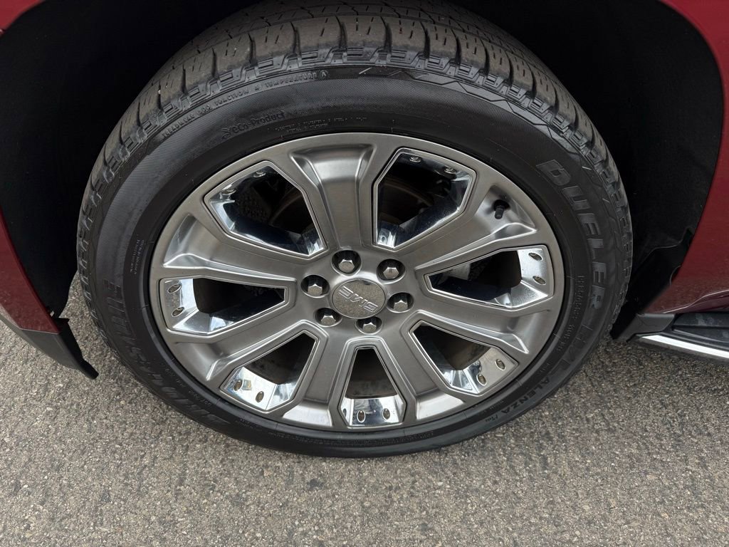 2017 GMC Yukon SLT photo 3