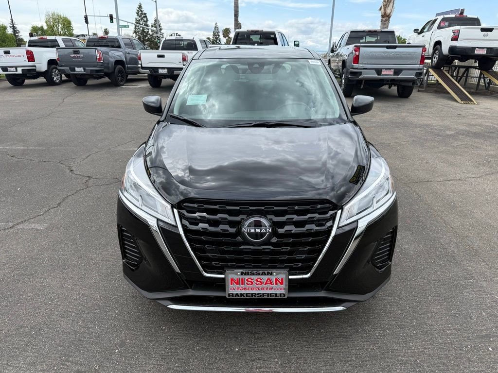 2025 Nissan Kicks Play S photo 2